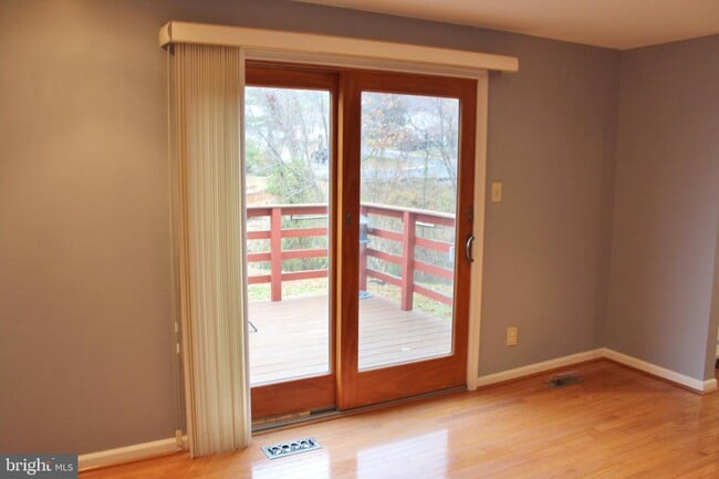 Building Photo - Large updated colonial with a one-car garage nestled at the end of a peaceful cul-de-sac!