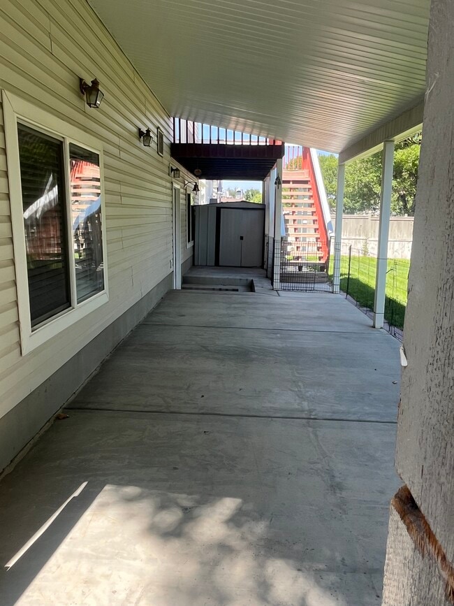 Building Photo - 7898 N Sparrowhawk Cir