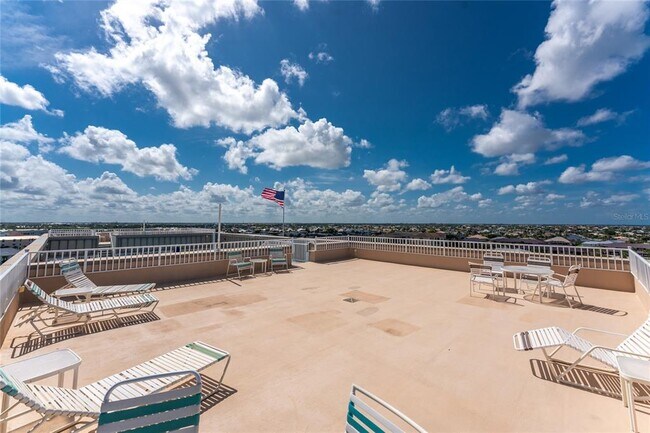 Building Photo - 1500 Park Beach Cir