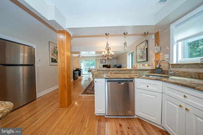 Building Photo - 1750 Oakwood Terrace