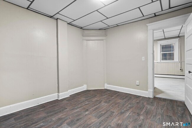 Building Photo - 37 Plaza Ave