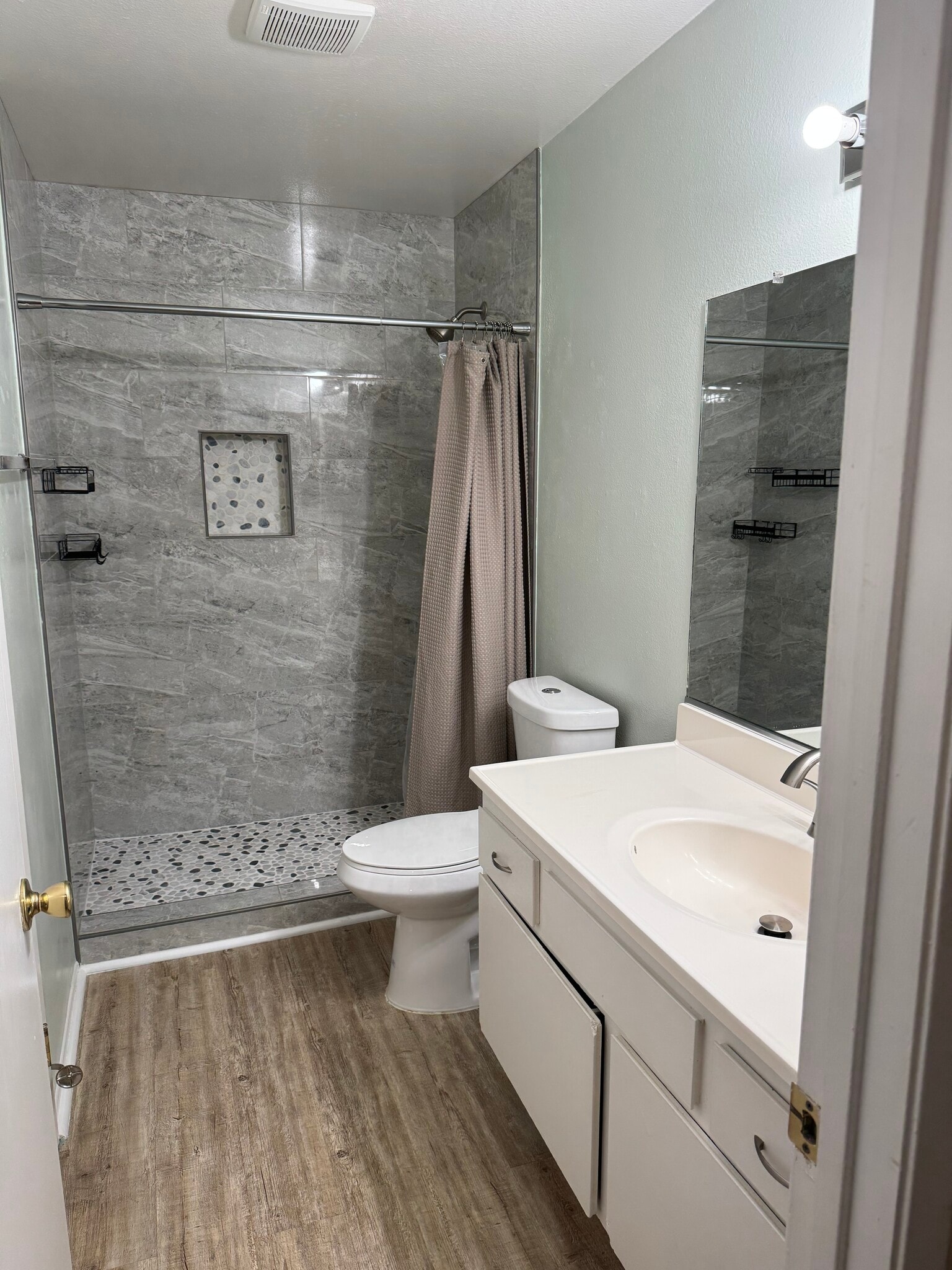 Building Photo - 9381 Shadowood Dr