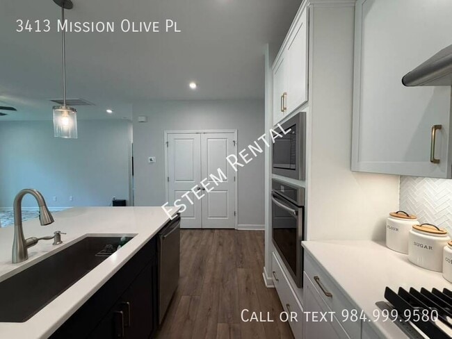 Building Photo - 3413 Mission Olive Pl