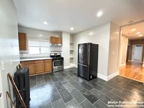 Building Photo - 14 Batchelder St