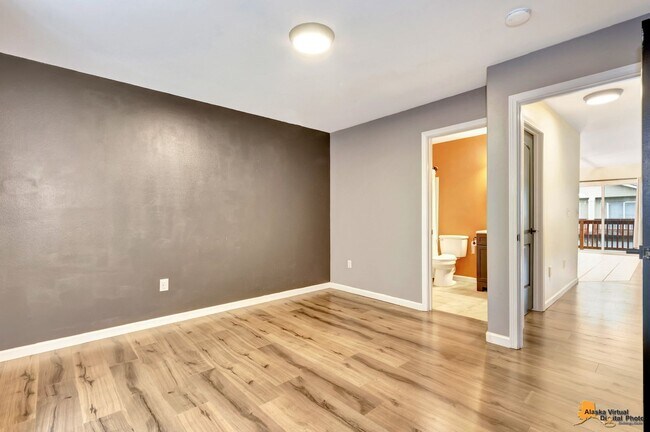 Building Photo - Modern 4-Bedroom Townhome in Desirable Sou...