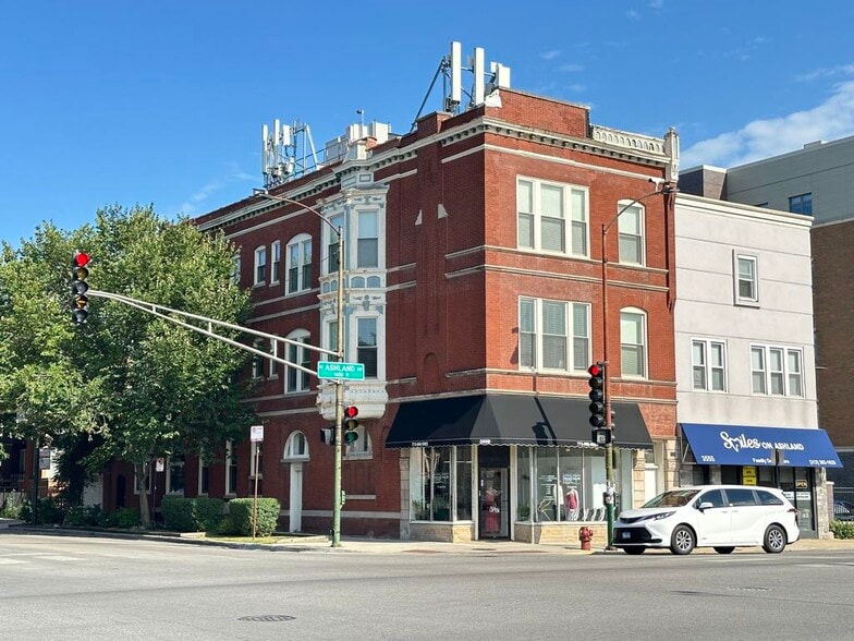 Building Photo - 3532 N Ashland Ave