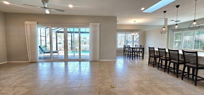 Building Photo - 2100 Aqui Esta Dr