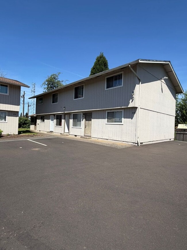 Building Photo - Recently Remodeled Two Bedroom Apartment With Canal Views and Private Balcony!