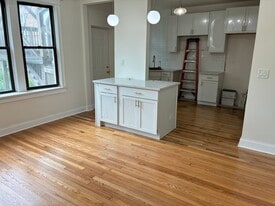 Building Photo - 6142 S Rhodes Ave