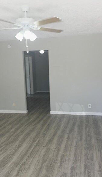 Building Photo - 407 E Homan Ave