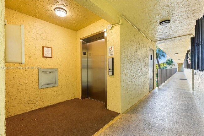 Building Photo - 367 S Federal Hwy