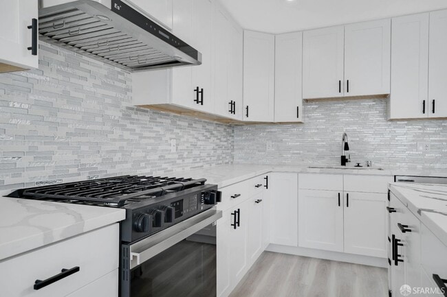 Building Photo - 1642 Taraval St