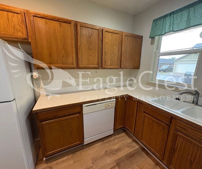 Building Photo - Three Bedroom, Two Bathroom Home Located o...