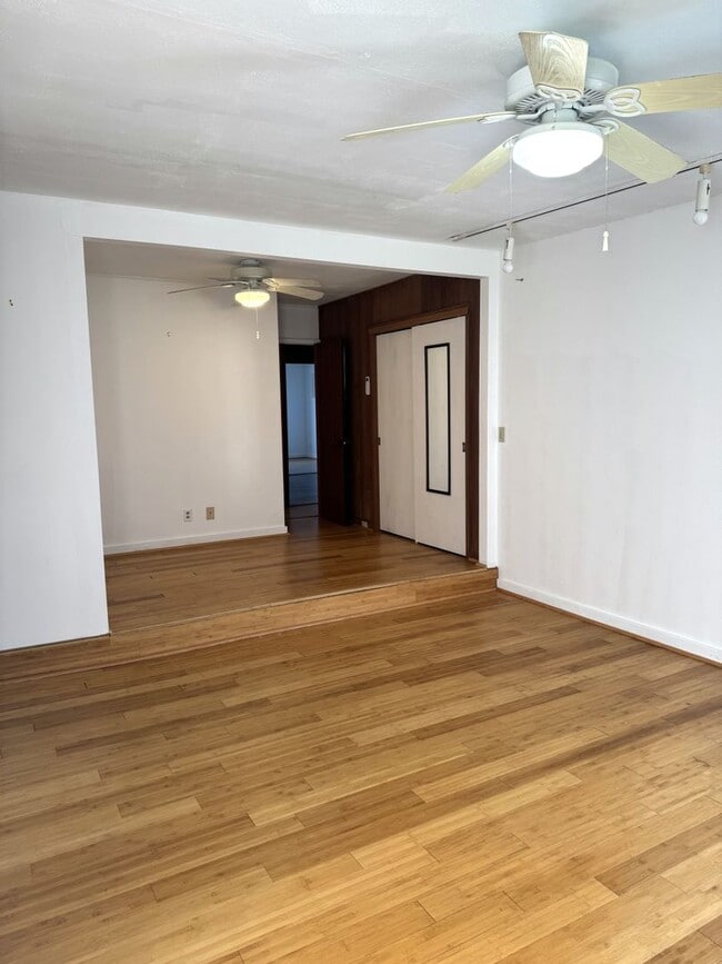 Building Photo - Aina Haina - Renovated 4 bedroom, 2 bath single family home