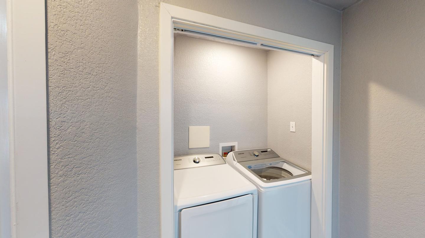 Building Photo - Spacious Victory Gardens home near Trammell Crow Park