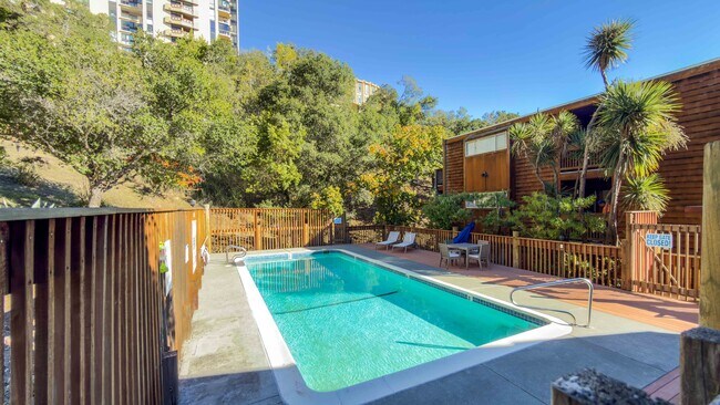 Building Photo - 50 Corte Real