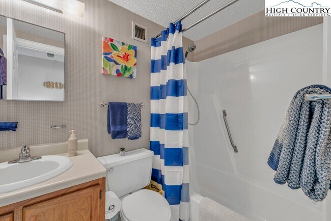 Building Photo - 303 Sugar Top Dr