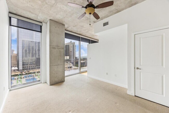Building Photo - 360 Nueces St