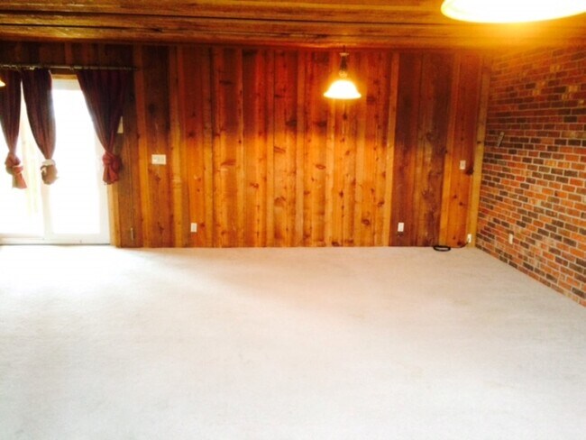 Building Photo - 124 Arlington Cir