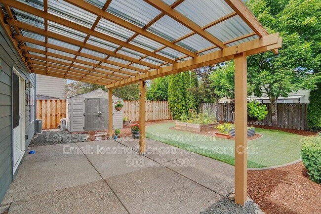 Building Photo - 1227 SE Rivergreen Ave