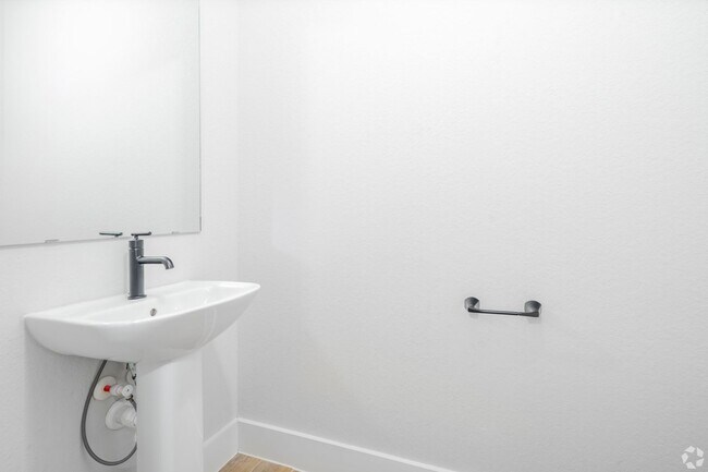 Building Photo - Beautiful 4 Bedroom New Construction Luxur...