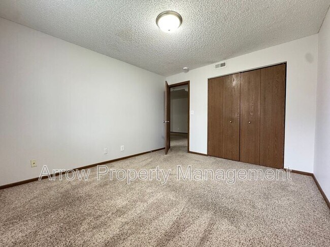 Building Photo - 3405 Holdrege St