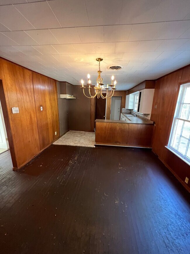 Building Photo - 2511 Quinton St