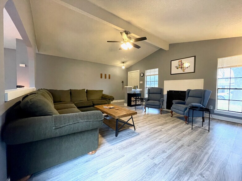 Building Photo - 11922 Tobler Trl