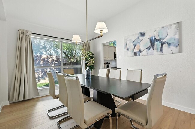 Building Photo - 11911 Rocky Point Dr