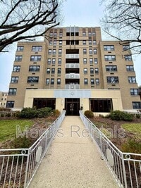 Building Photo - 1108 Kanawha Blvd E