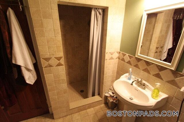 Building Photo - 1109 Boylston St