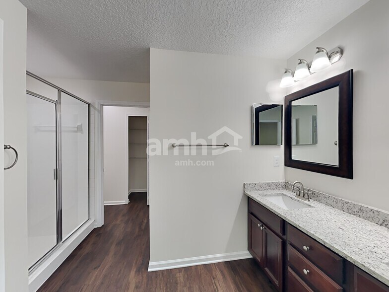 Building Photo - 1411 Samantha Cir S