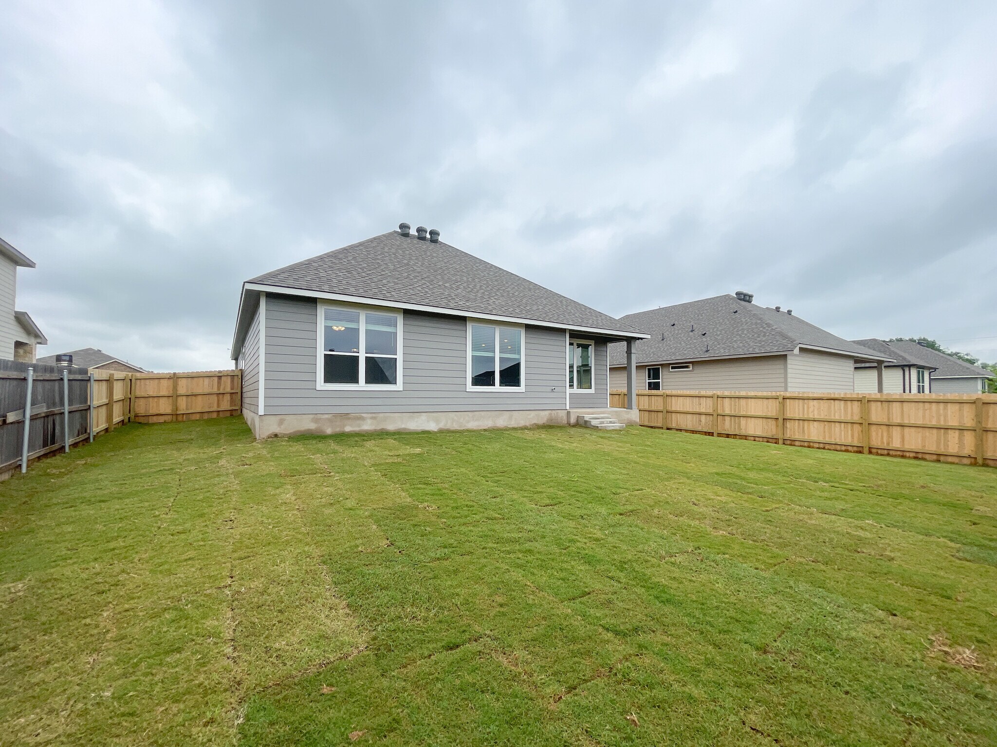 Building Photo - 6912 Llano Dr