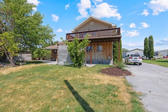Building Photo - 4 BED 2.5 BATH HOME IN REXBURG