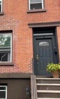 Building Photo - 281 Monmouth St