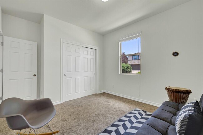 Building Photo - 216 Mary Max Cir