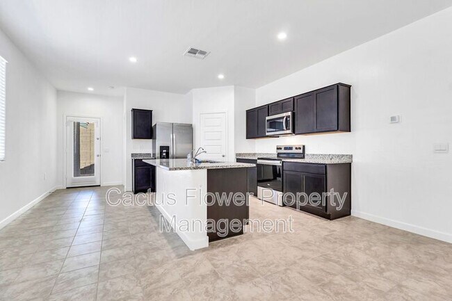 Building Photo - 2108 W Sheridan Ave