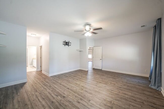 Building Photo - 425 Wicklow Dr