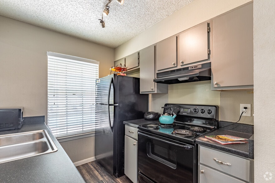 Clubhouse Kitchen - Boardwalk at Windcrest