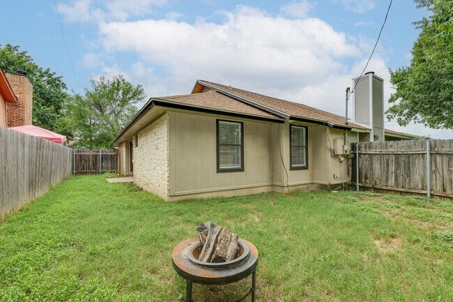 Building Photo - 16041 Stoneham Cir