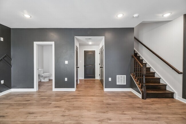 Building Photo - 7202 Mountaineer Dr