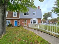 Building Photo - SPACIOUS 4 BED/2.5 TOWNHOME IN GREAT NECK!...