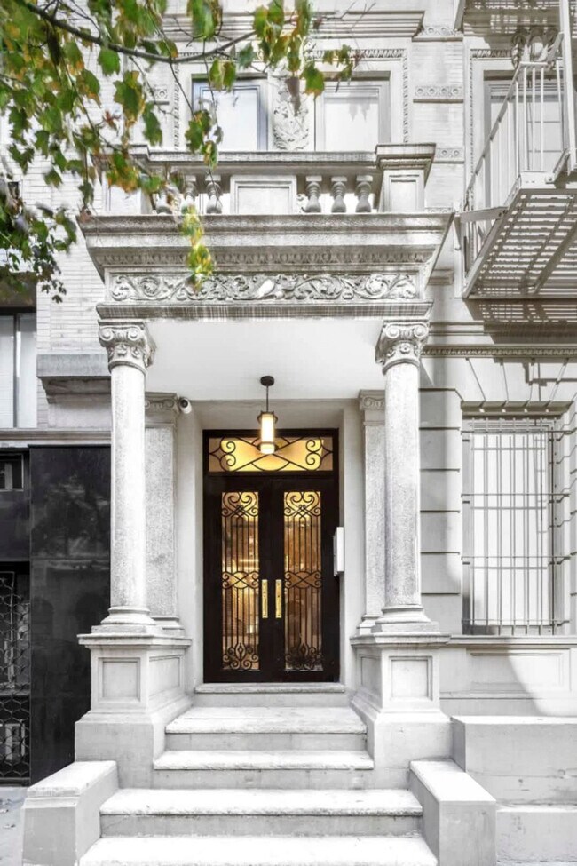 Building Photo - 125 E 83rd St