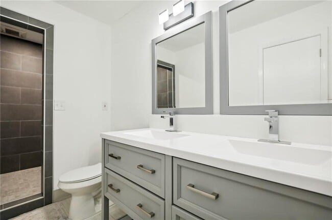 Building Photo - 4935 Cambridge Dr