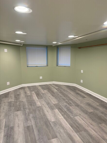 Building Photo - 5932 S Maplewood Ave