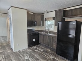Building Photo - 20 Providence New London Tpke