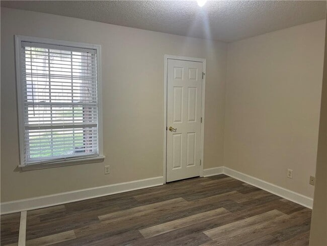 Building Photo - 106 Red Bud Ct