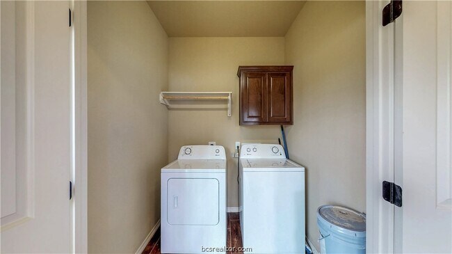 Building Photo - 111 Southland St