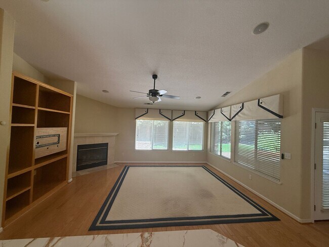 Building Photo - 661 Vintage Valley Dr