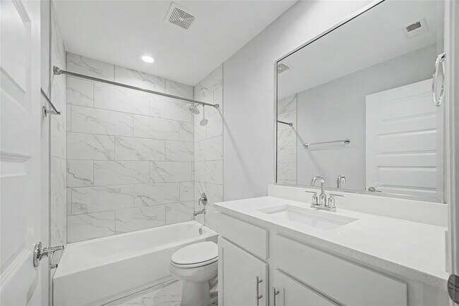 Building Photo - 911 W 35th St